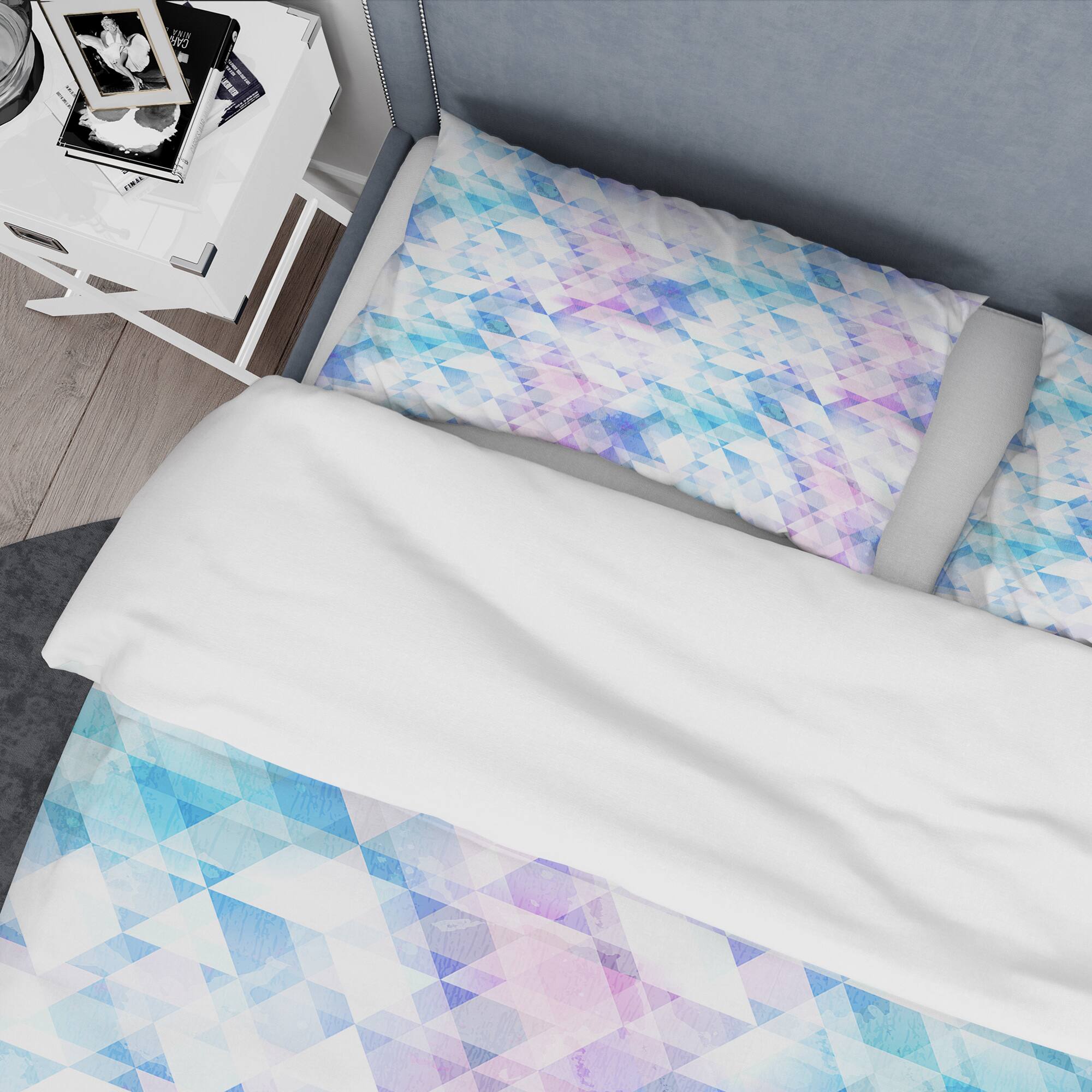 Designart 'Sky Blue Triangle Texture with Grunge Effect' Modern & Contemporary Bedding Set